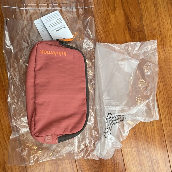 BNWT Lululemon Mini Belt Bag Brier Rose - Picture 4 of 6